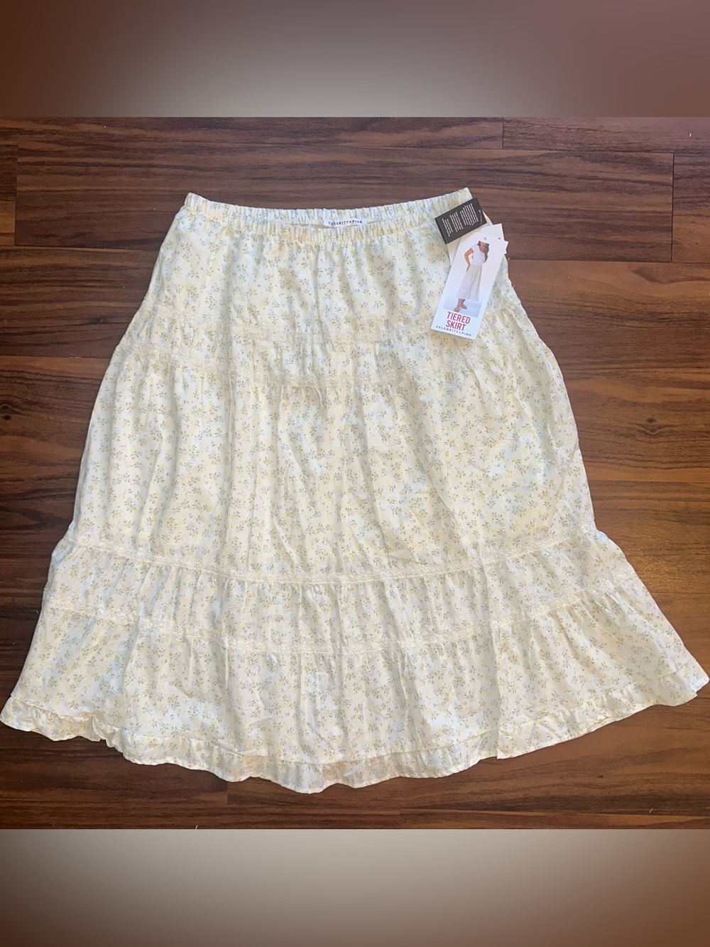 Celebrity Pink Women's Tiered Ruffle Skirt with Lace Trim Size Large NEW